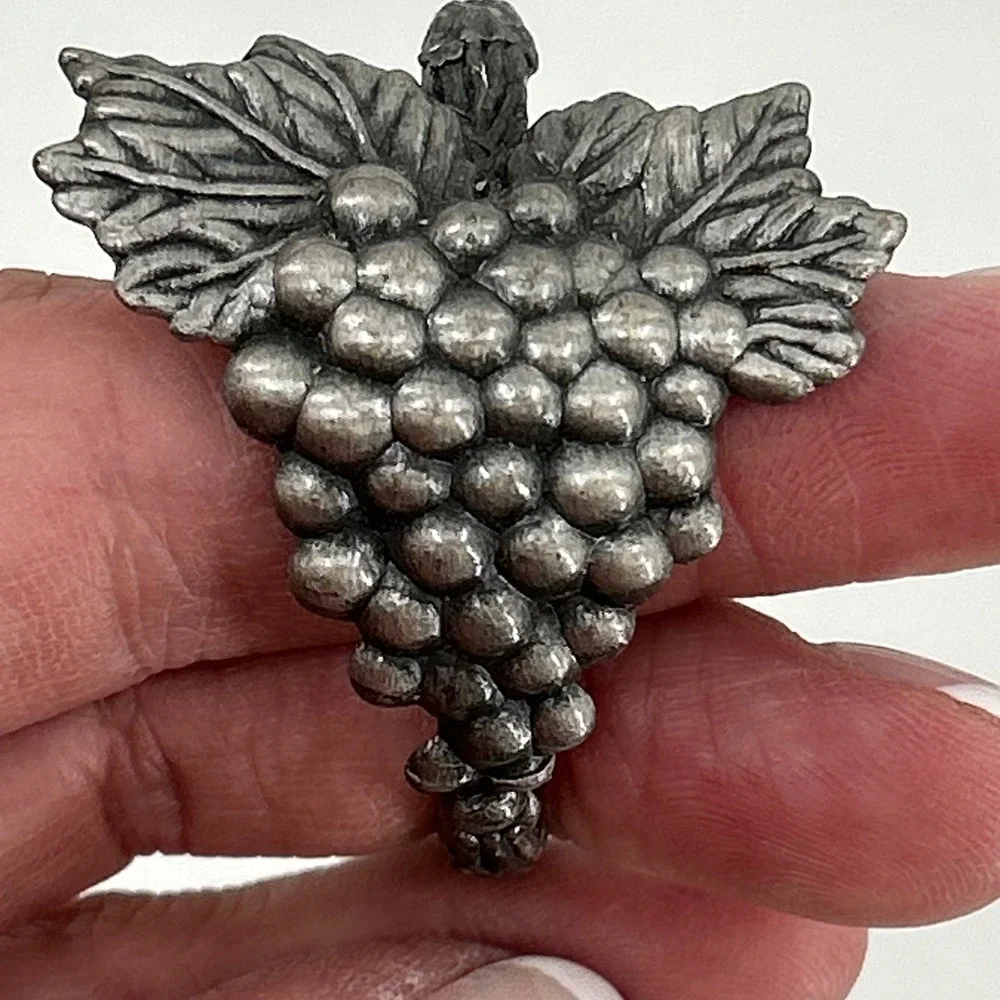 Beaulieu Vineyard BV Napkin Rings Set of 10 Grape Cluster Pewter‎ Tone Vintage